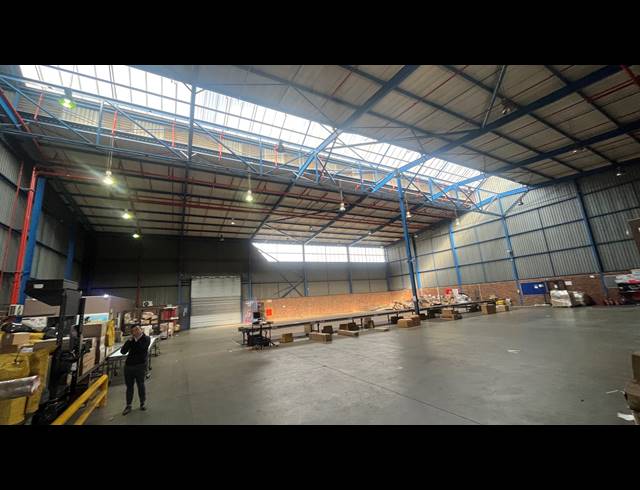 6,932M² WAREHOUSE TO LET IN SPARTAN